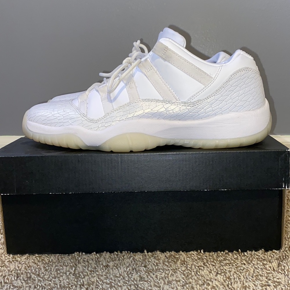 Air Jordan 11 White platinum